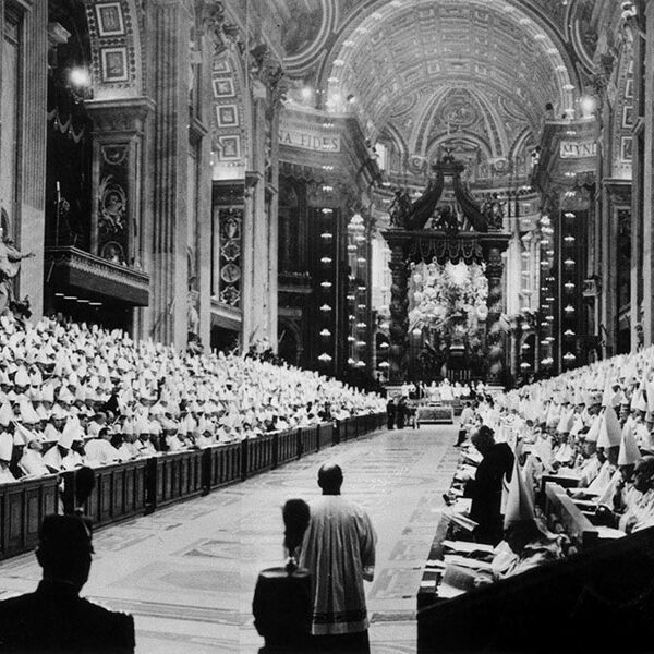 Pope prays for unity of church as he celebrates anniversary of Vatican II