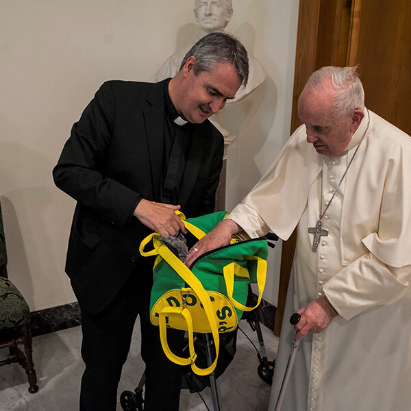 Vatican movie ‘night’: Popcorn, beer, rosaries and Russell Crowe