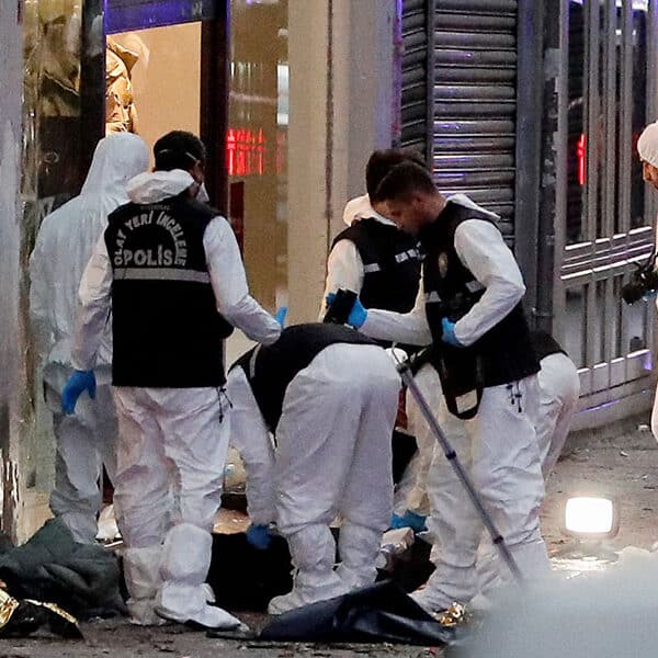 Pope mourns violence, loss of life from attack in Istanbul