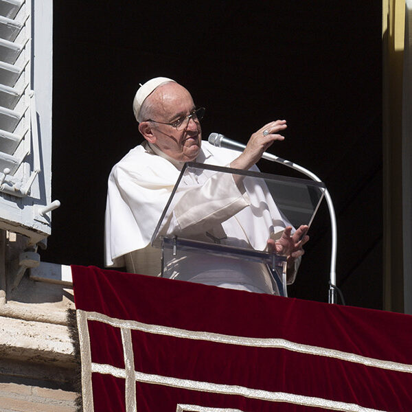 Advent watching includes noticing God at work in daily life, pope says