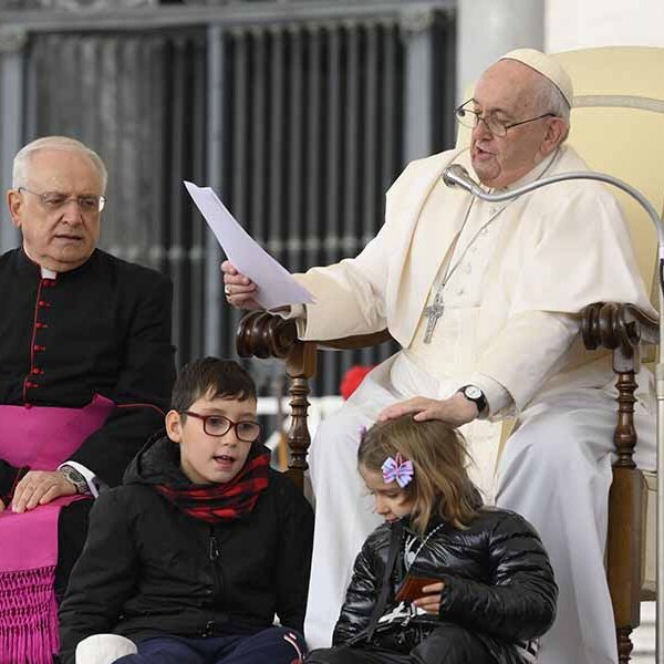 Peace requires ‘gentle power of dialogue,’ pope says at audience