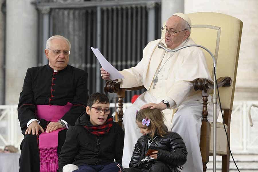 Peace requires 'gentle power of dialogue,' pope says at audience