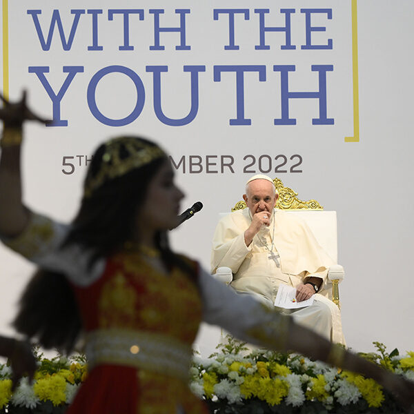 Pope tells young people: Skip Google, search God first for advice