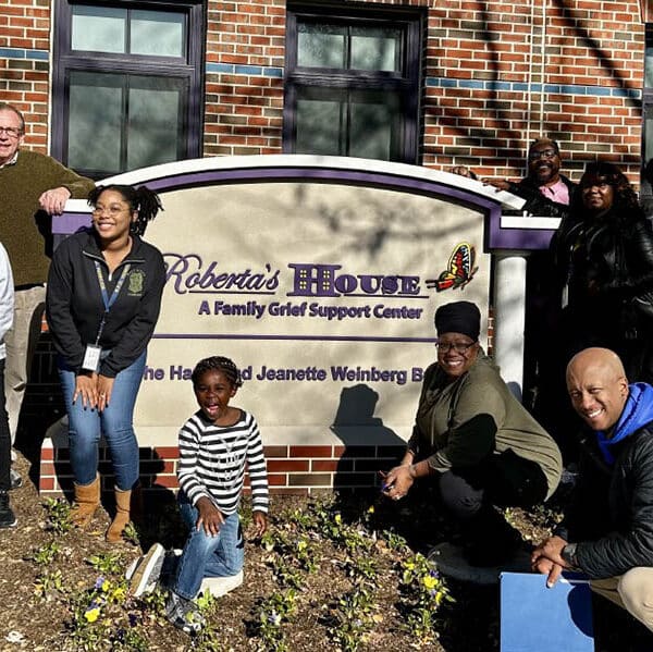 Sacred Heart parishioners,  Archdiocese’s Grief Ministry deliver Thanksgiving meals