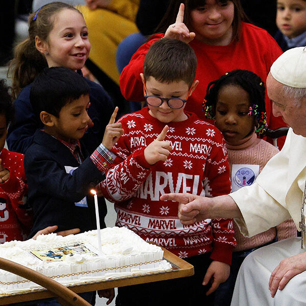 Kids help pope celebrate 86th birthday with cake, circus performers