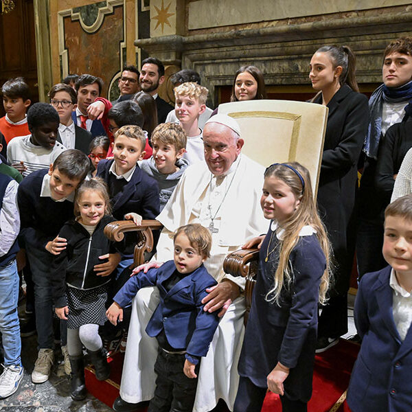 Give joyful witness and lobby hard for families, pope tells Italian groups