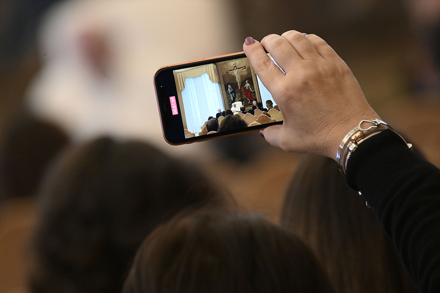 Put down the phone, look to God, look at others, pope tells kids ...