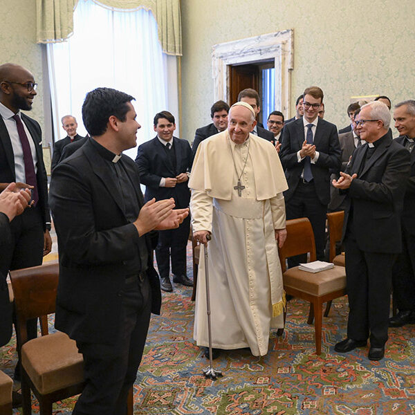 Pope asks seminarians to be joyful, but realistic