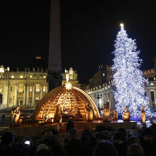 Keep the creche in Christmas, pope urges