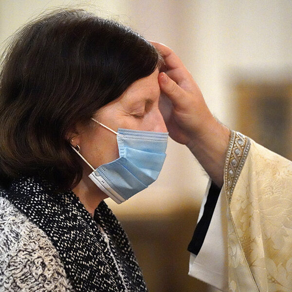 Church’s mission is seen in care for the sick, pope says in message