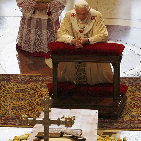 Benedict XVI ‘did theology on his knees,’ Pope Francis says