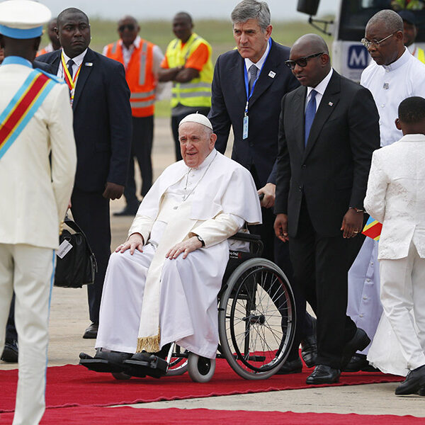 Pope arrives in Congo after praying on flight for migrants