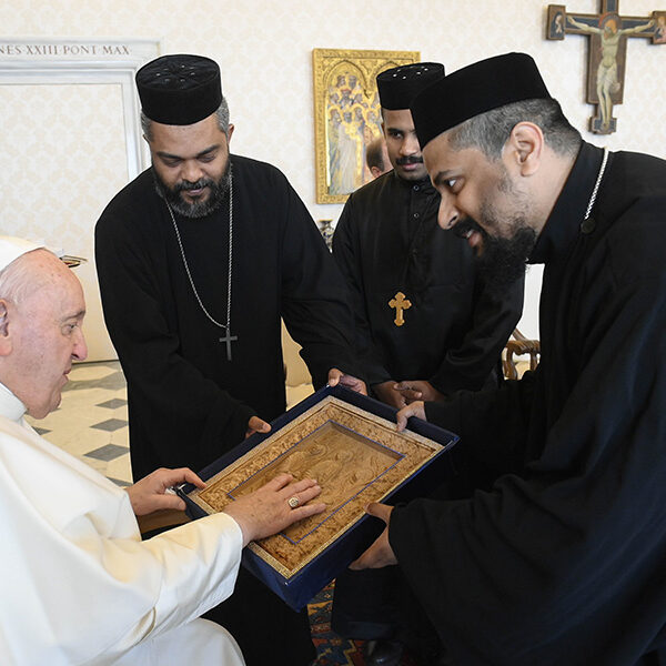 Pope expresses concern for Syria; urges continued work for Christian unity