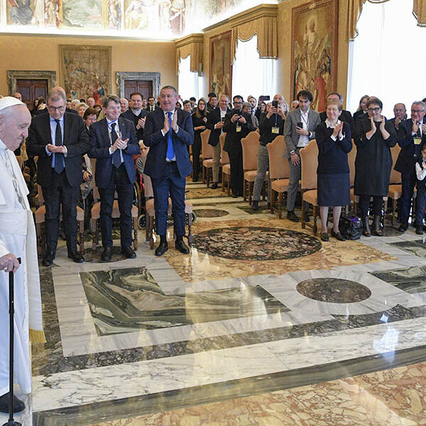 Helping, welcoming others creates a culture of fraternity, pope says