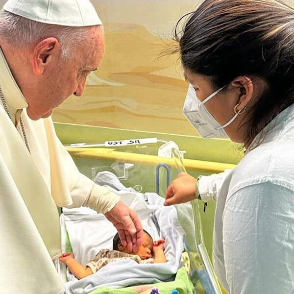 Pope visits pediatric oncology ward, baptizes infant