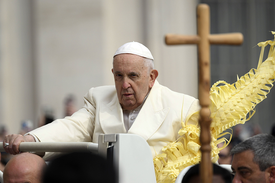 Pope says be close to those 'abandoned' like Christ: unborn, migrants ...