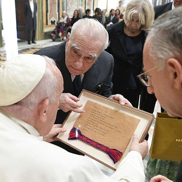 Pope asks poets, filmmakers to challenge people, help them see beauty