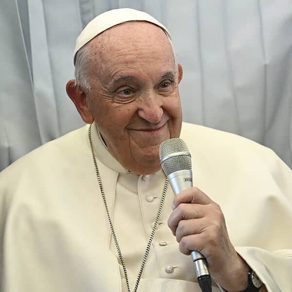 Love well to speak well: Francis’ challenge World Communications Day