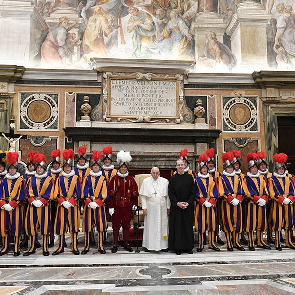 Every moment is a chance to live the Gospel, pope tells new Swiss Guards