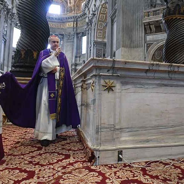 Act of reparation performed on altar of St. Peter’s Basilica