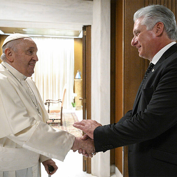 Pope meets Cuban president at Vatican