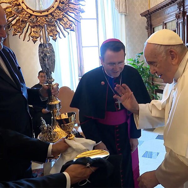 Adore Jesus’ real presence in the Eucharist, pope tells U.S. Catholics