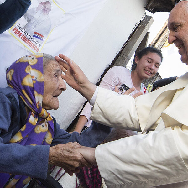 Pope: Visit grandparents, elderly, bring joy to their hearts