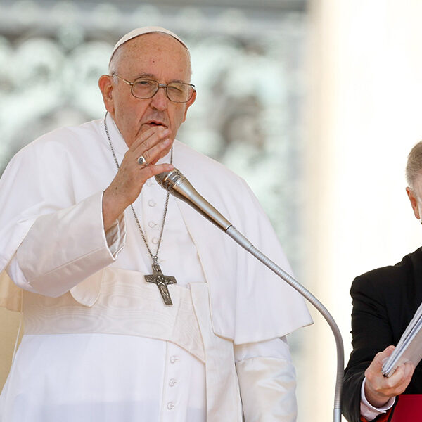 Pope insists Christian politicians promote human dignity, common good