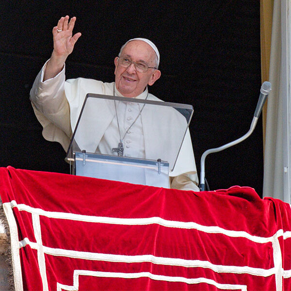 ‘Rigidity is bad, but firmness is good,’ pope says at Angelus