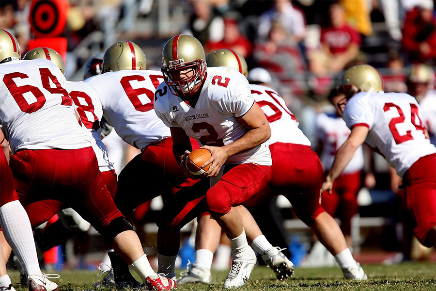 Column: It's Time for Players' Names on Football Jerseys // Issues //  Scholastic // University of Notre Dame