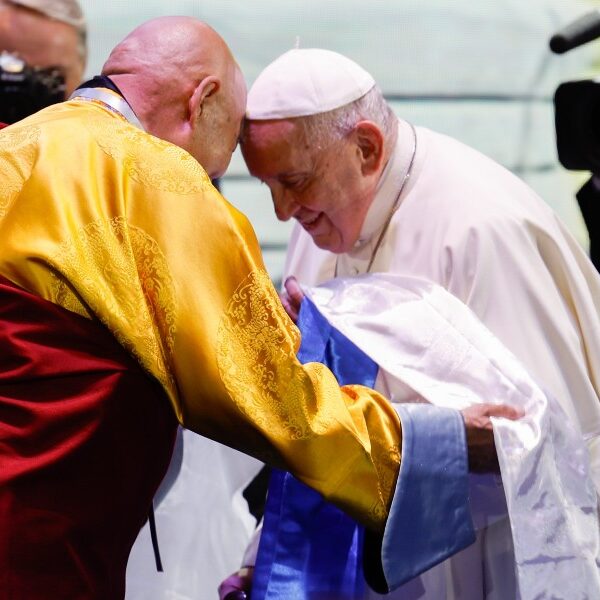Pope, Mongolian religious leaders vow to promote harmony, shun violence