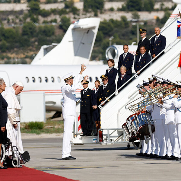 Arriving in Marseille, pope prepares to speak up for protecting migrants