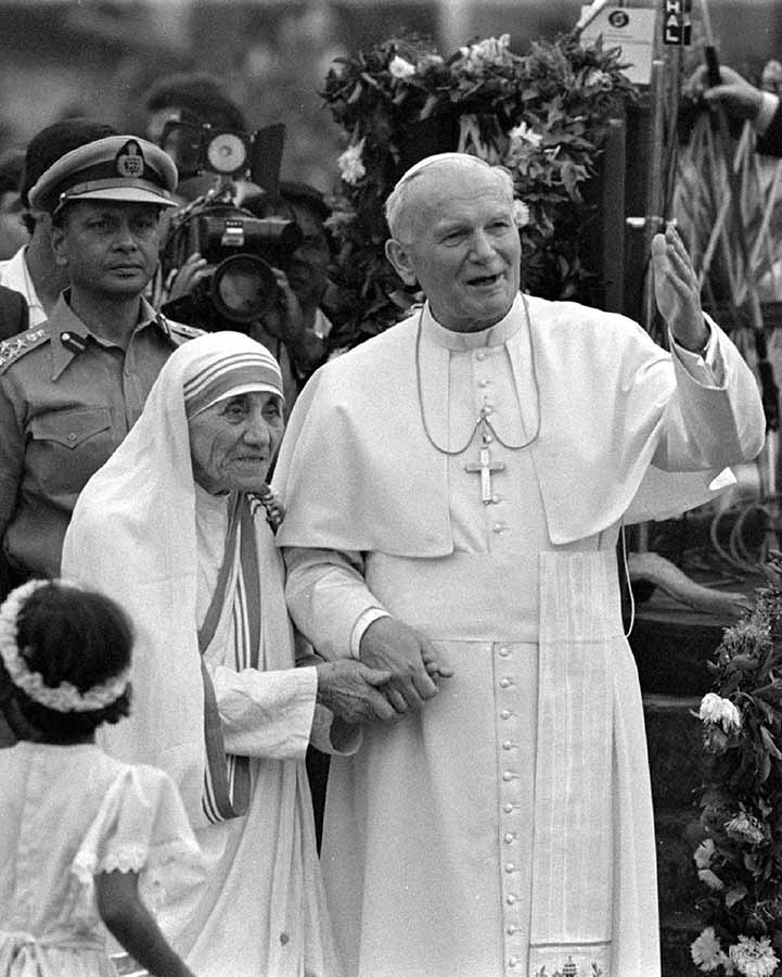 Expert Reveals the Challenge Behind Mother Teresa's 'Five-Fingered Gospel'