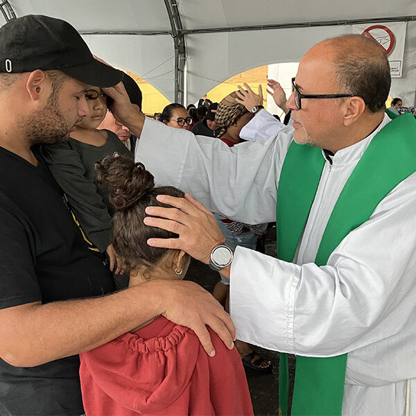 Jesuits minister to migrants waiting in dangerous Mexican border cities