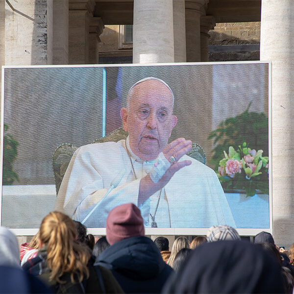 Pope leads Angelus from his residence because of illness