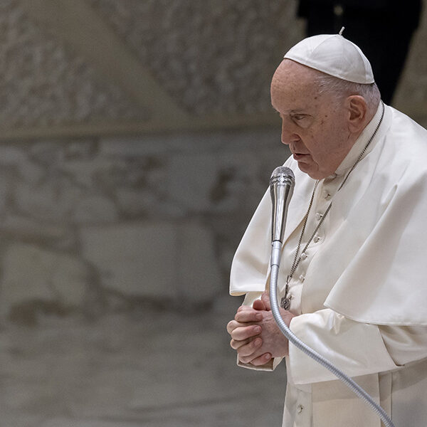 Loving service is best evangelization, pope tells Franciscans