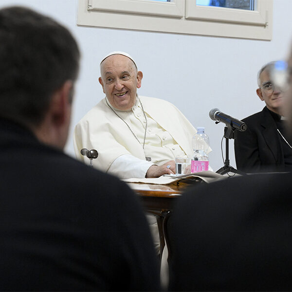At Rome parish, pope dialogues with priests, meets families in difficulty