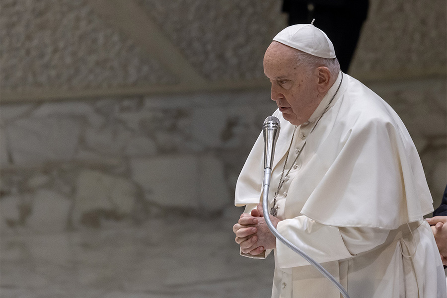 Pope, Still Suffering From The Flu, Urges Prayers For Peace At Audience 