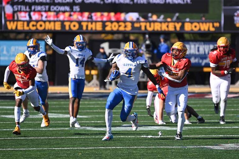 Loyola Blakefield rolls past Calvert Hall, 4028, in 103rd Turkey Bowl