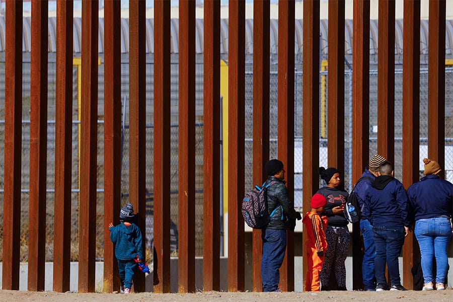 White House's offer on border deal for Ukraine aid alarms migrant ...