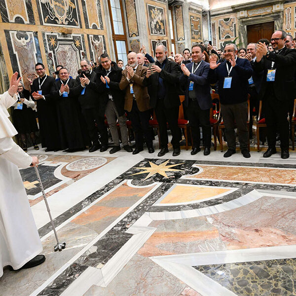 Pope encourages oratories to help form good Catholics, good citizens