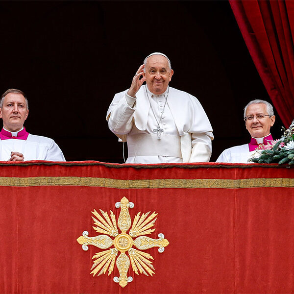 Pope’s Christmas message: Say ‘yes’ to the Prince of Peace, ‘no’ to war