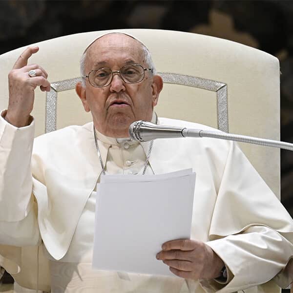 Everyone faces temptation, but Jesus is always close by, pope says