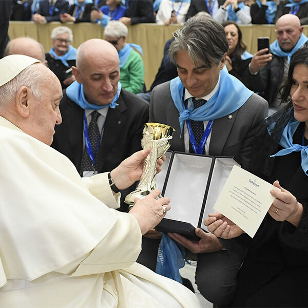 Pope asks artisans to show real value of things and people