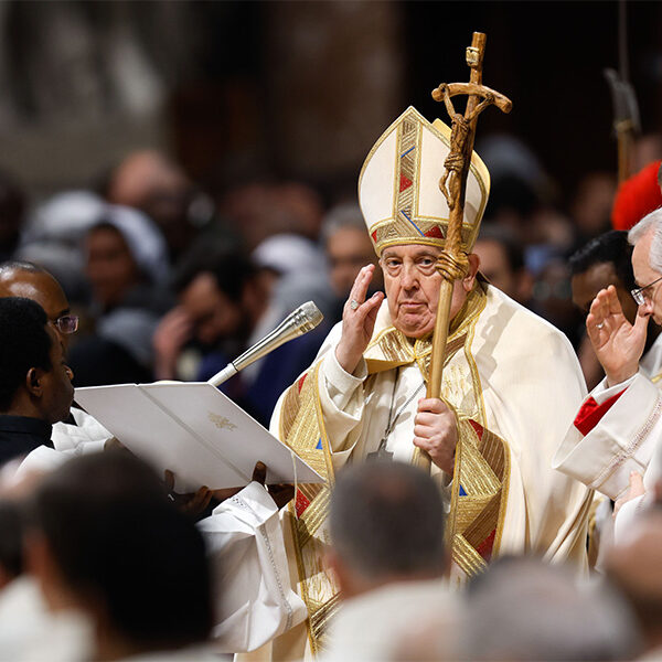 Waiting, not worldliness, leads to the Lord, pope tells religious