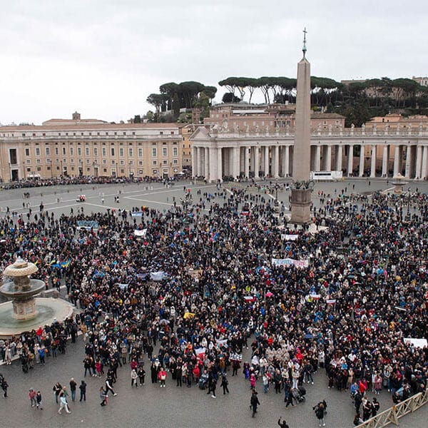 Jesus wants all people to be saved, pope says at Angelus