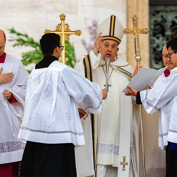 On Easter, pope asks Christ to ‘roll away’ the stones of war worldwide