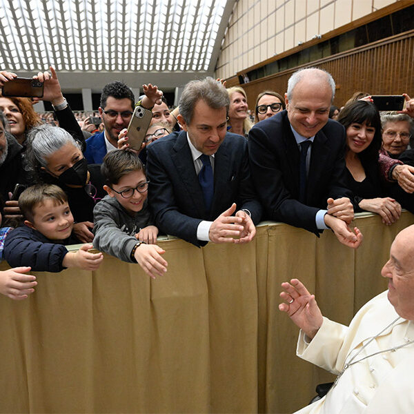 Pope asks broadcasters to share the truth, not spread ideology