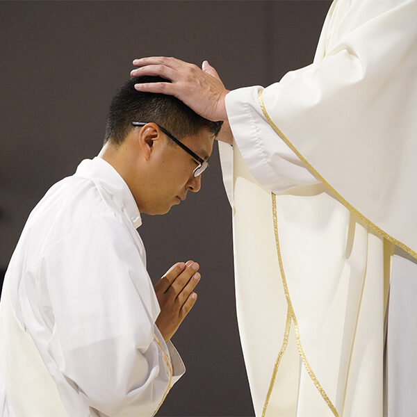 Encouragement, eucharistic adoration key to fostering priest vocations, report shows