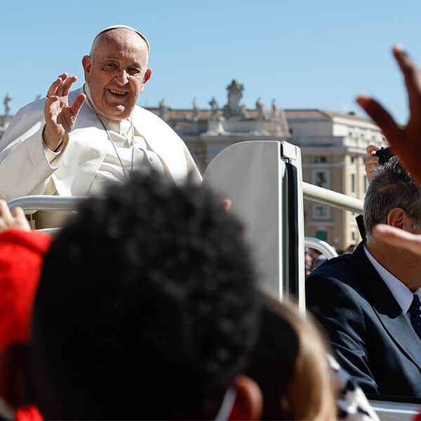Pew report: Most U.S. Catholics approve of pope, but data reflects political divides